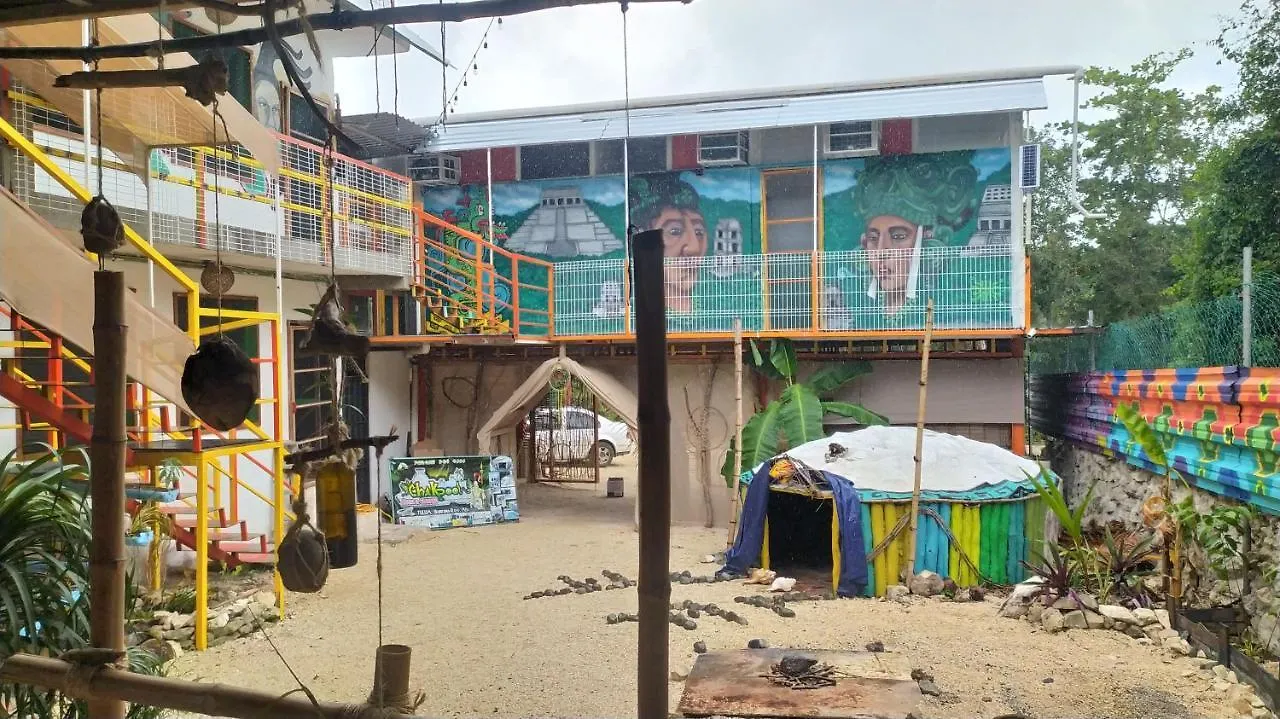 Chakpool Hostal & Camping Cancún